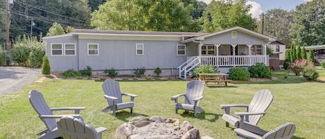 Maggie Valley Vacation Rental | 2BR | 1BA | Stairs Required | 880 Sq Ft