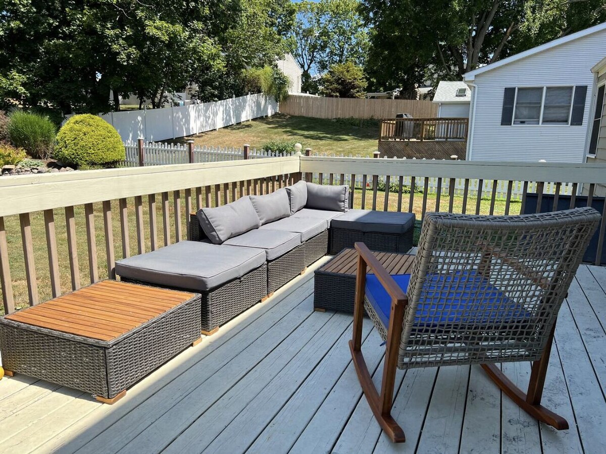 Spacious and bright 1bed/1bath near downtown w/game room! Close to train&more!