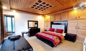 Honeymoon Suite