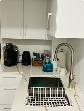 Kitchenette (no cooking facilities)
