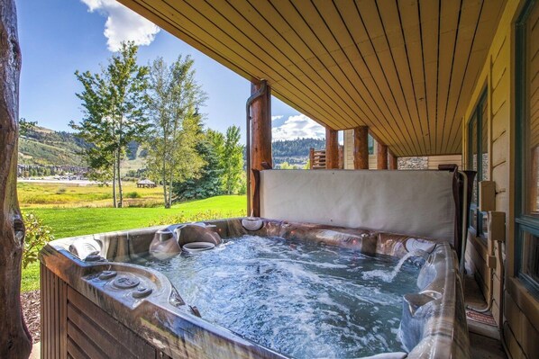 Relax in the hot tub while enjoy the beautiful Deer Valley scenery