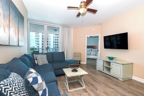 Palms 1615- Living Area