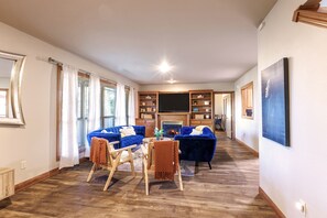 Tranquil lake views, gas fireplace, 65" HD TV in the spacious lower living room