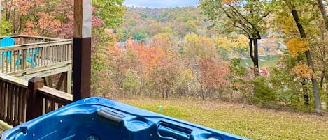 Enjoy lake and Autumn colors from the private hot tub, available year-round