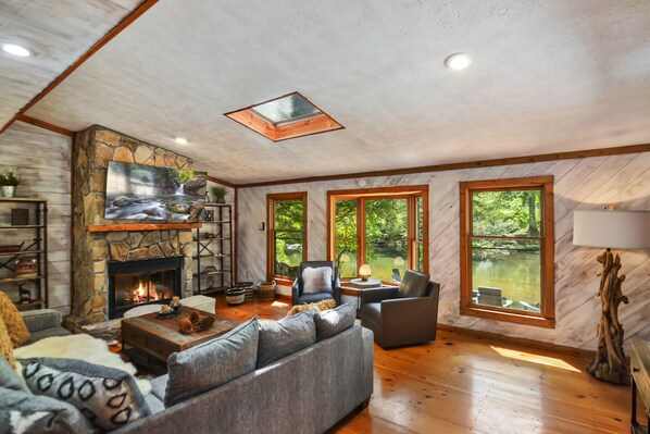 Beautiful Spacious Living Room- Fireplace currently not in operation 