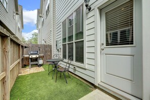 Burgers or hotdogs? Easy dinner -and cleanup are possible with our propane grill