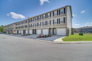 Exterior | Off-Street Parking
