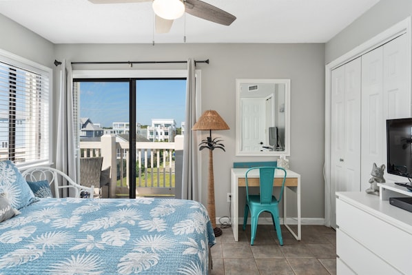 Bedroom, desk