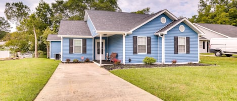 Greensboro Vacation Rental | 3BR | 2BA | 1,204 Sq Ft | 2 Steps to Enter