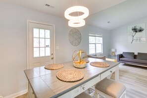 Dining Area | Dishware & Flatware