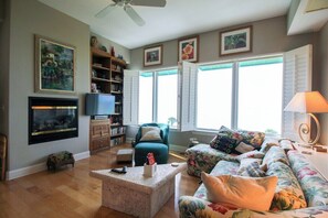 Spacious living room