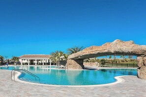 Resort Style Swimming Pool