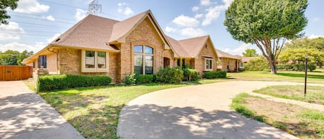 Duncanville Vacation Rental | 2BR | 1.5BA | 1 Exterior Step Required