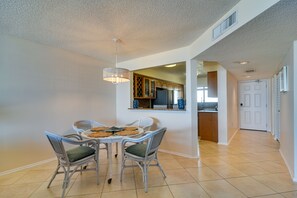 Dining Room | Dishware & Flatware Provided