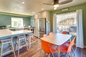 Kitchen | Dining Area | Breakfast Bar | Air Fryer