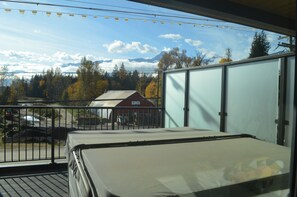 Master Bedroom: South facing view of Mount Bigbie.