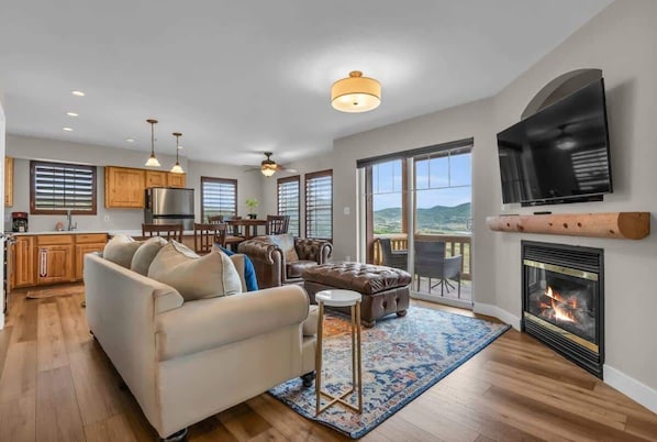 Enjoy a memorable mountain getaway in this 2-bedroom condo that is minutes away from the newly opened Mayflower Resort & the Jordanelle Express Gondola!