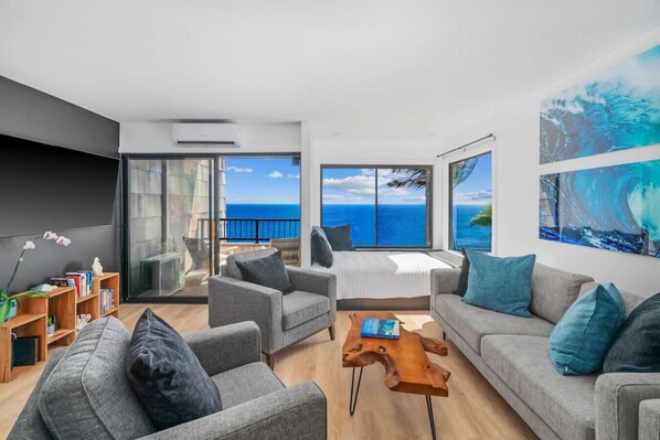 Living Room/Main Area