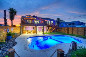 Enjoy a private pool, stunning sunsets, and plenty of space for friends and family!