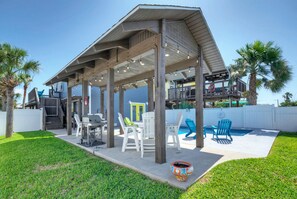 Private pool oasis, plenty of seating.