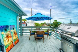 Al fresco dining in the wrap around deck.