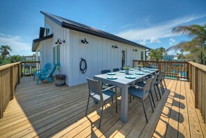 An inviting setting for alfresco dining.
