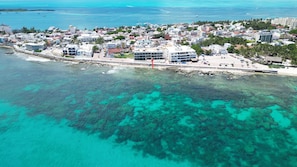 The Ocean water around this part of Isla is a turquoise blue that can change from green to bright blue.