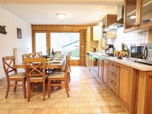 Appartement La Cabane du Bas, cuisine et salle Ă manger, ChĂątel Les Portes du Soleil