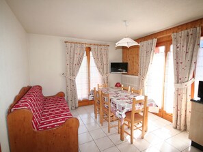 Appartement Echo des Montagnes 6, salle à manger, Châtel Les Portes du Soleil