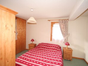 Appartement Echo des Montagnes 6, chambre lit double, Châtel Haute-Savoie