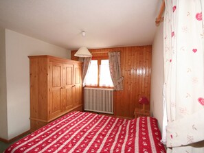 Appartement Echo des Montagnes 6, chambre lit double, Châtel Haute-Savoie
