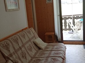 Appartement Perce neige 004B, salon, Châtel vacances montagner hiver ski neige