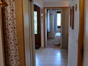 Appartement Les Sorbiers 002, couloir, Châtel Les Portes du Soleil