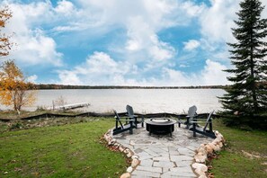 A view of the fire pit and it's proximity to the lake