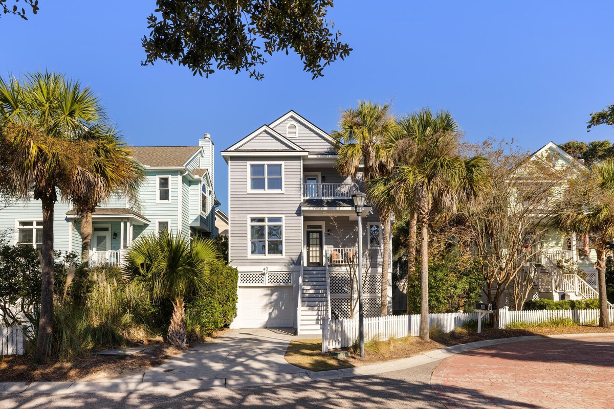 New Listing! One Minute Walk to Beach