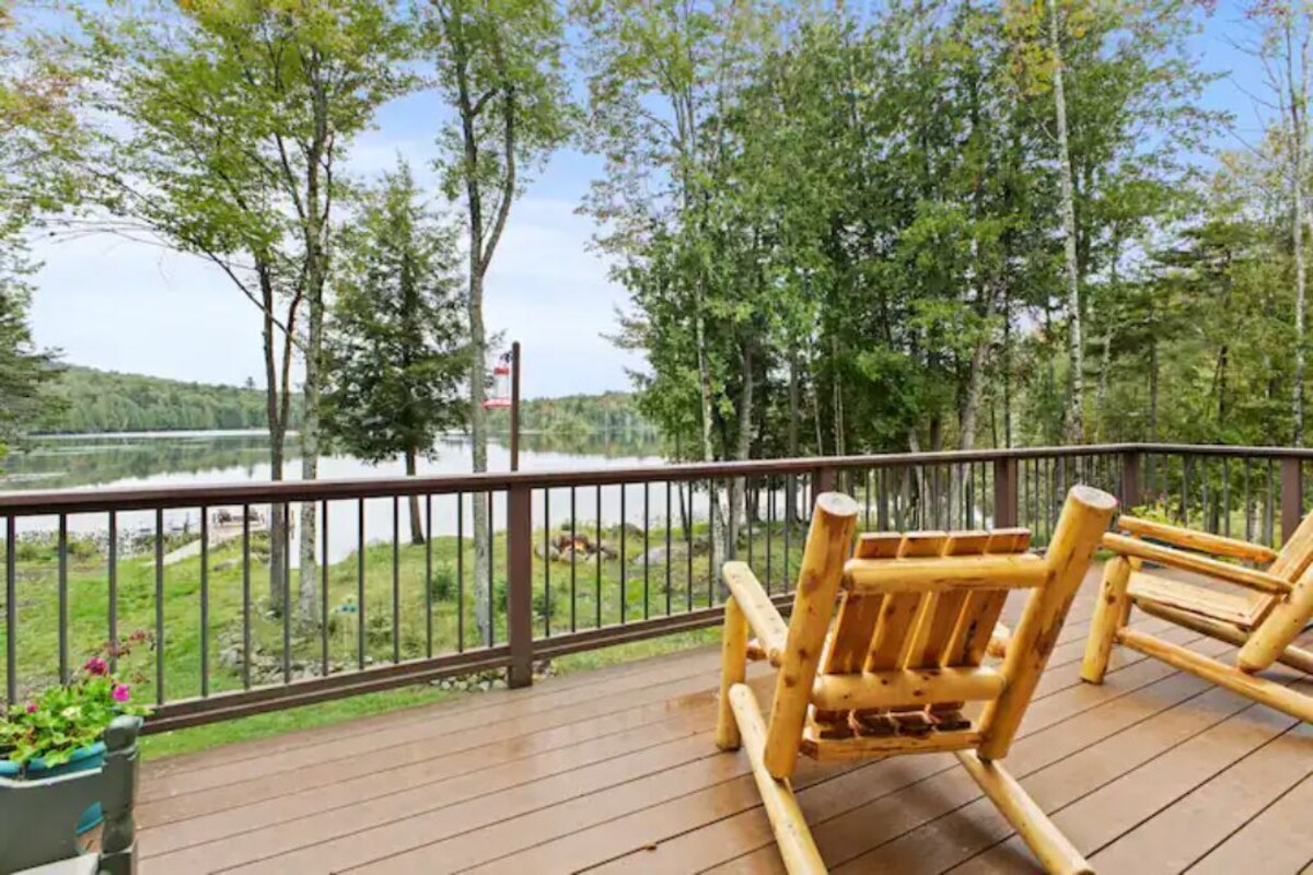 Lakefront home on Lake Abanakee with great views, cozy living room, pet friendly