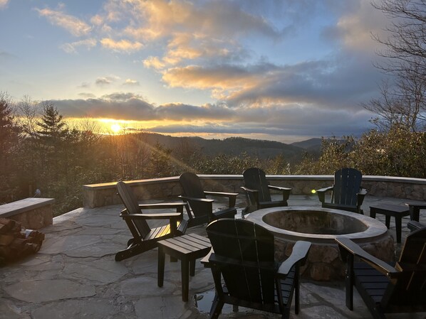 Breathtaking long range mountain views from the brand new fire pit and patio.