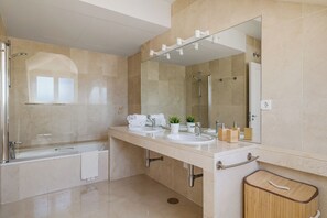 Master Bathroom (1)