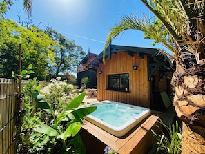 Bain à remous extérieur