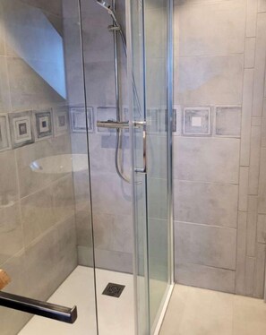 Bathroom - basin and shower