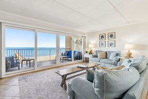 669 Oceanfront Living Area
