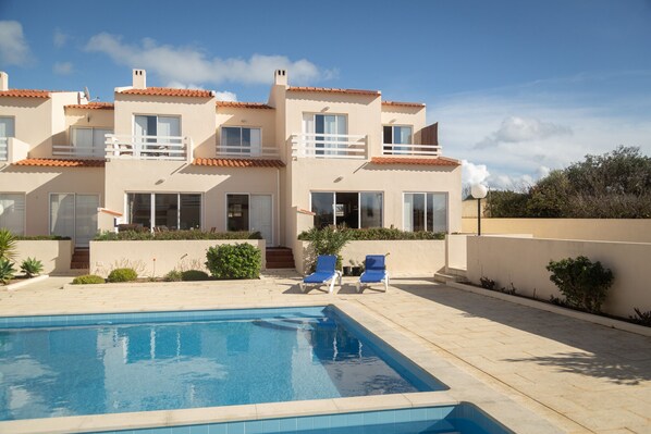 Double-storey terraced house Ed's á beira do Mar