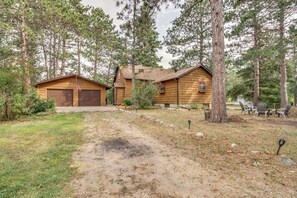Exterior | Parking | Driveway (6 Vehicles)
