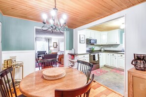 Dining Room | Free WiFi | A/C | Central Heating | Pet Friendly w/ Fee