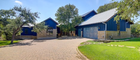 Austin Vacation Rental | 6BR | 4 Full BA | 2 Half BA | 2 Steps to Enter