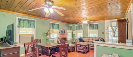 Floral City Vacation Rental | 2BR | 1BA | 1,274 Sq Ft | Stairs Required