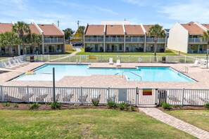 Enjoy the 2 large interconnected swimming pool!