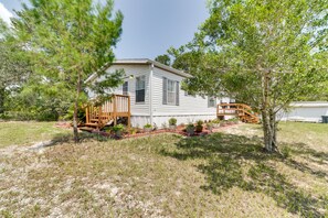 Large Yard | Pet Friendly w/ Fee | ~7 Mi to Weeki Wachee Springs State Park