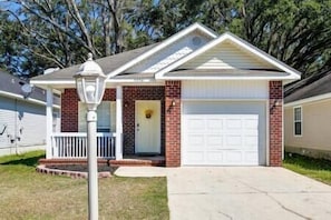 Bungalow Driveway & Street Lighting