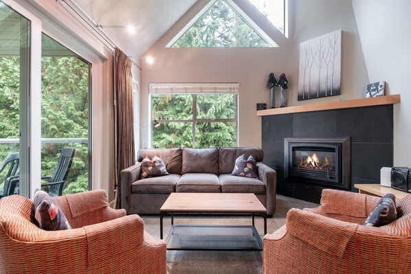 Living area: Pull-out sofa